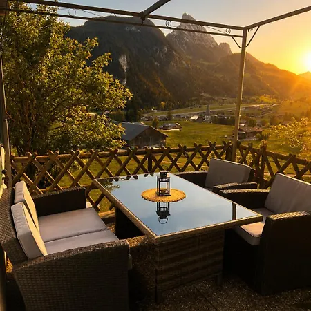 Cozy Alpine Retreat With Mountain View Апартаменты